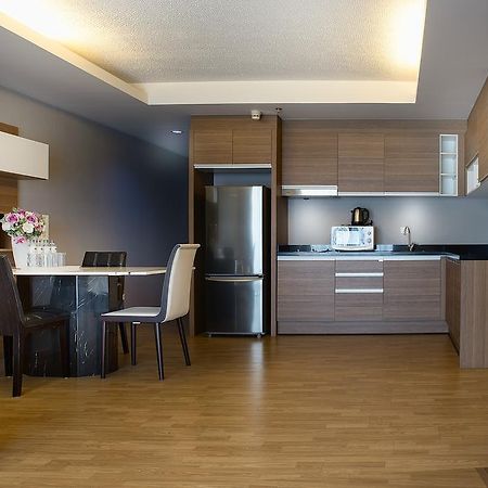 The Capital Resort @ Sukhumvit 50 Bangkok Extérieur photo A modern kitchen